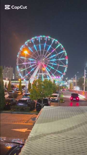 Колесо обозрения у ТРЦ MEGA Almaty2